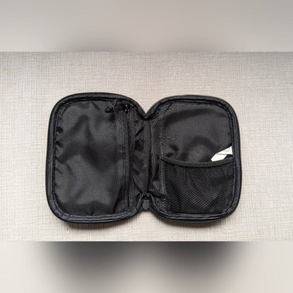 Case Logic Storage Case with Zipper - Picture 3 of 3